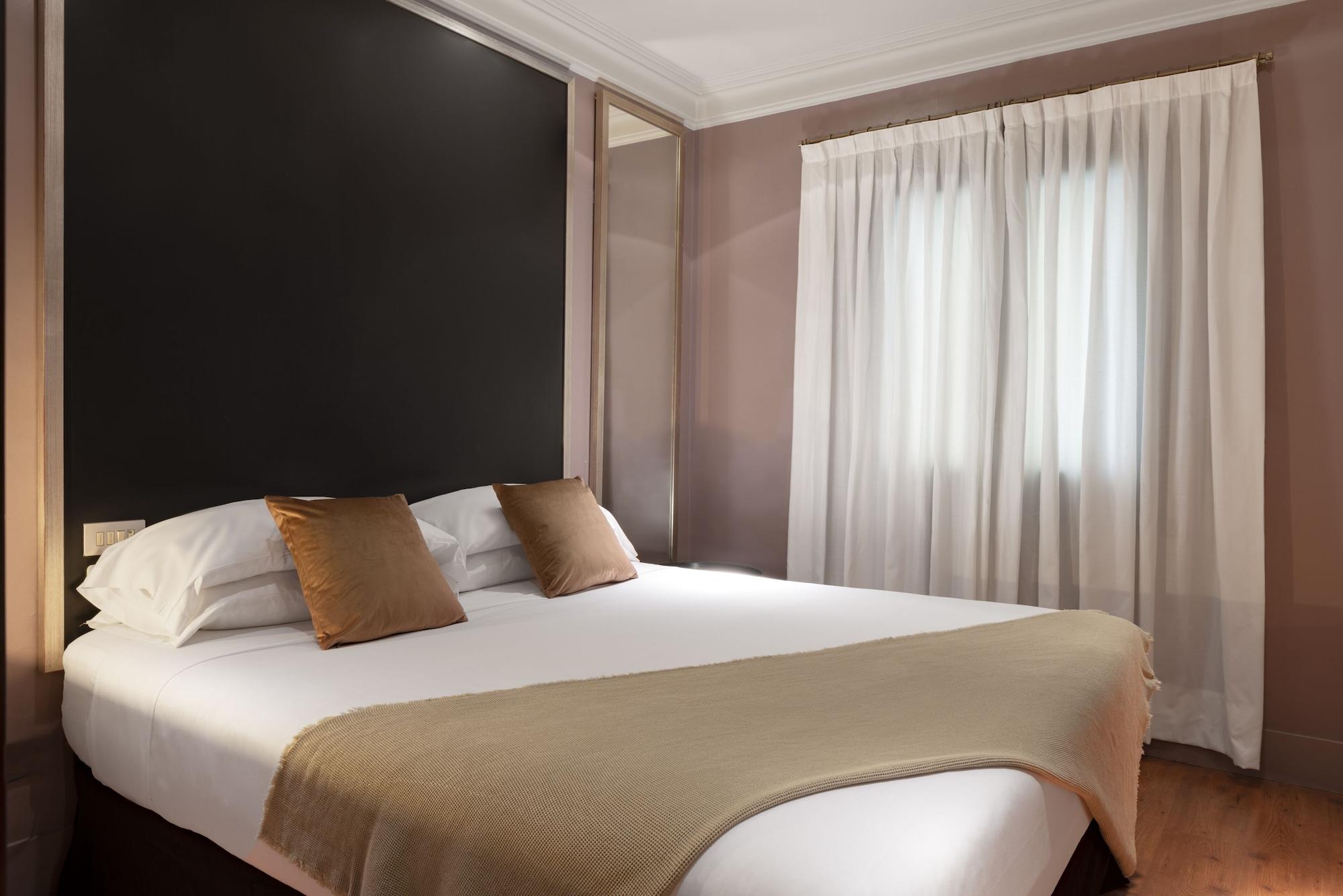Отель La Franca Travellers Adults Only Барселона Экстерьер фото