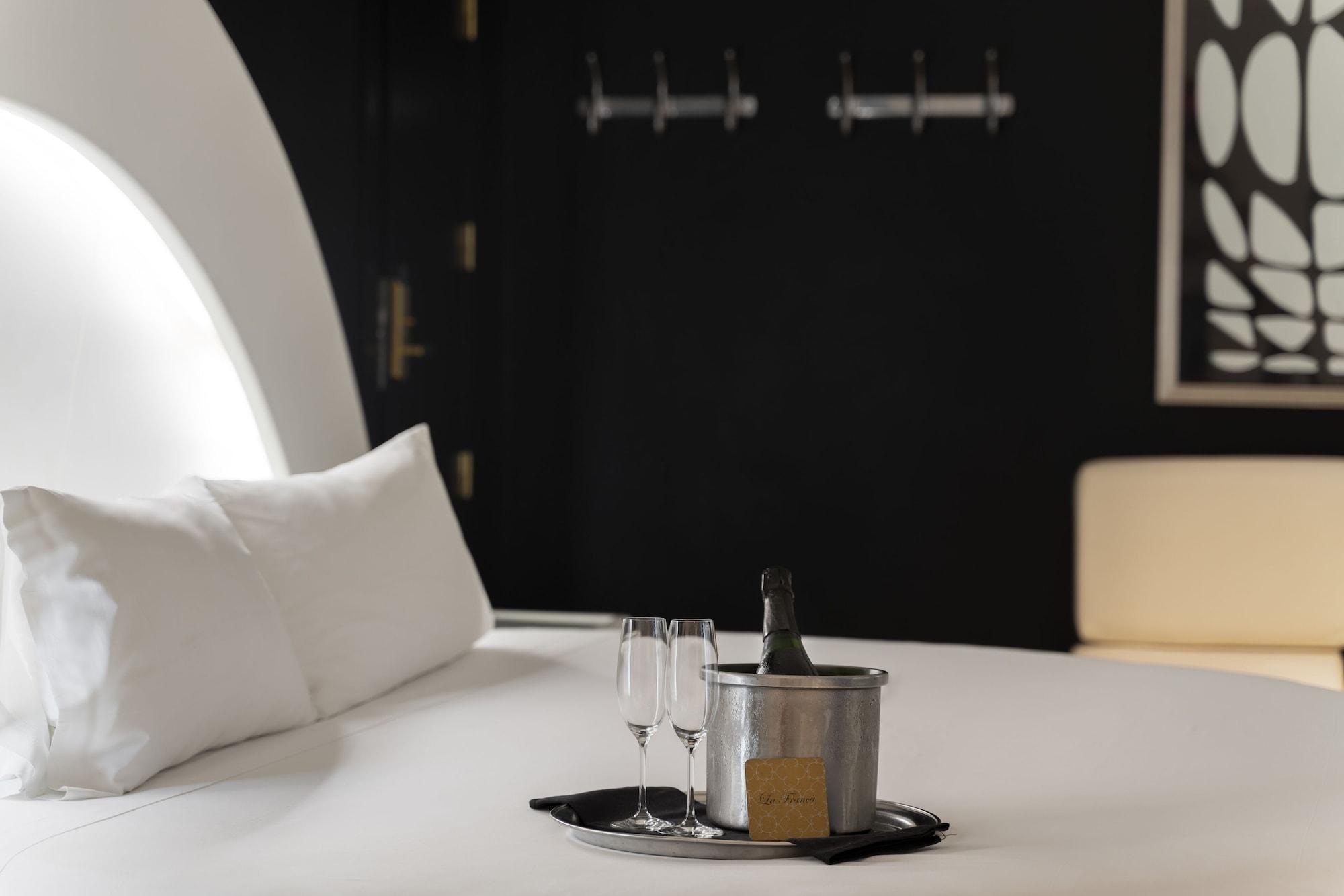 Отель La Franca Travellers Adults Only Барселона Экстерьер фото