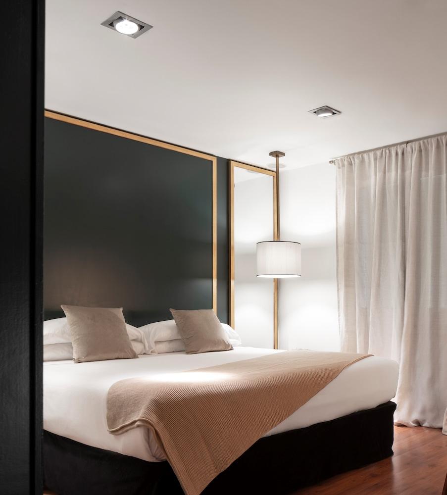 Отель La Franca Travellers Adults Only Барселона Экстерьер фото