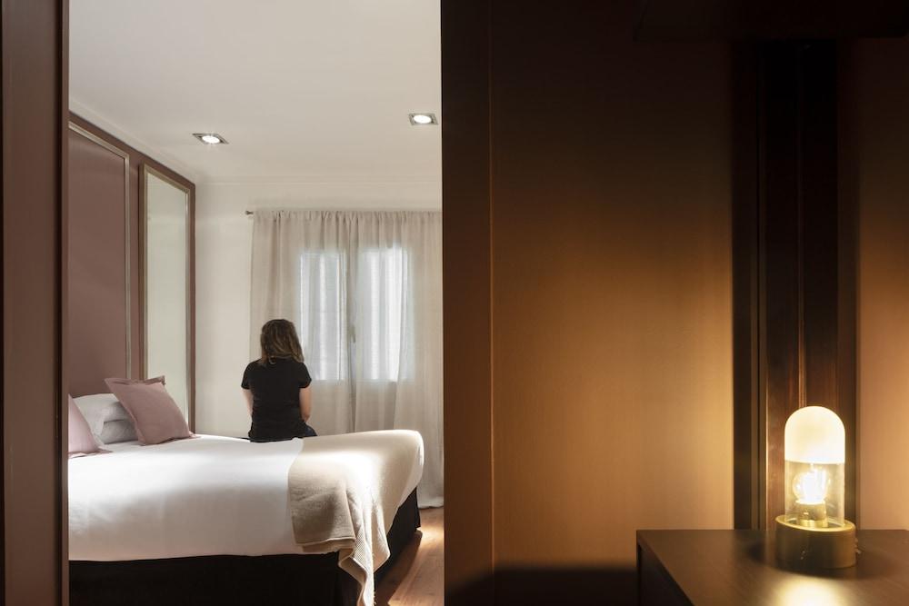 Отель La Franca Travellers Adults Only Барселона Экстерьер фото