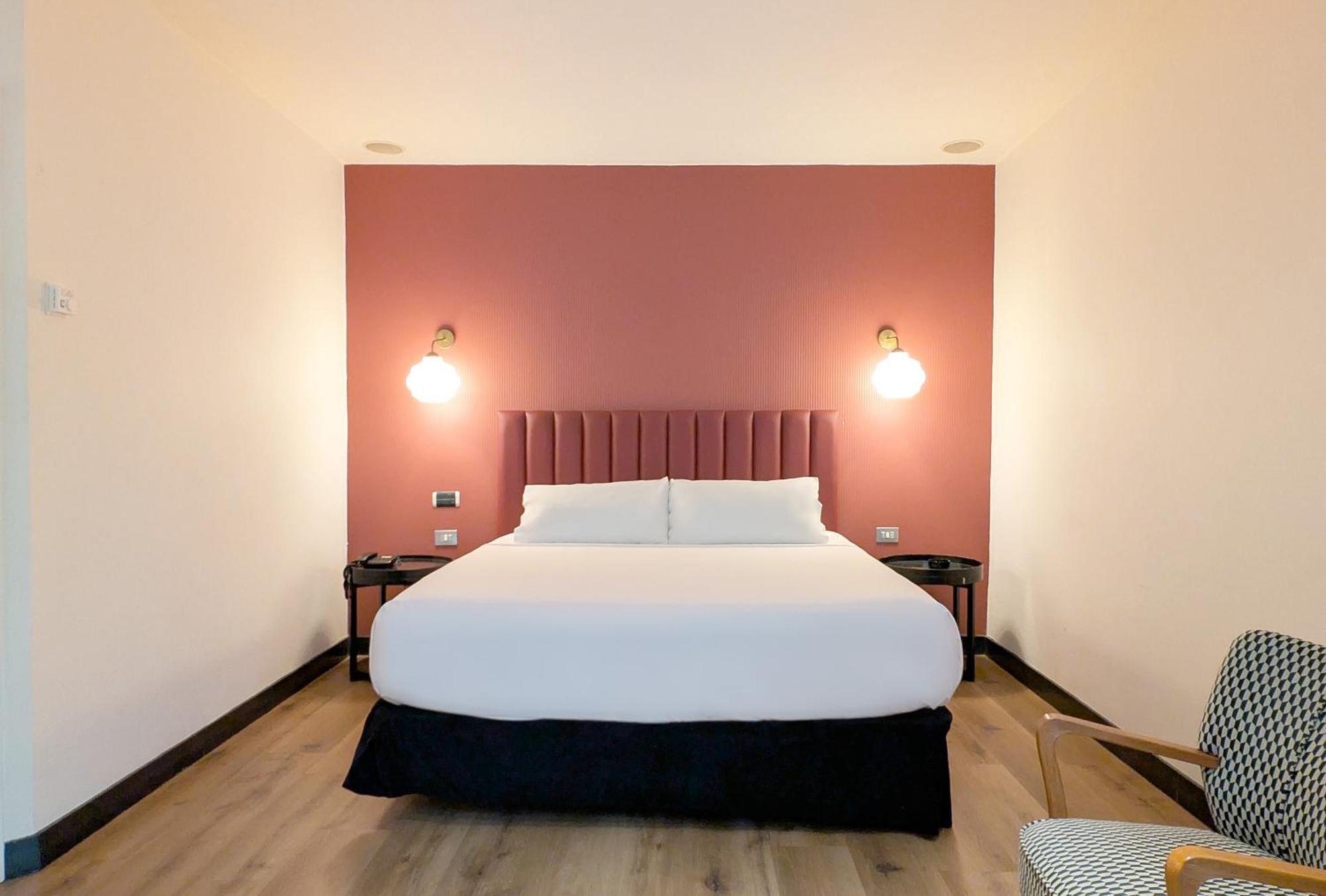 Отель La Franca Travellers Adults Only Барселона Экстерьер фото