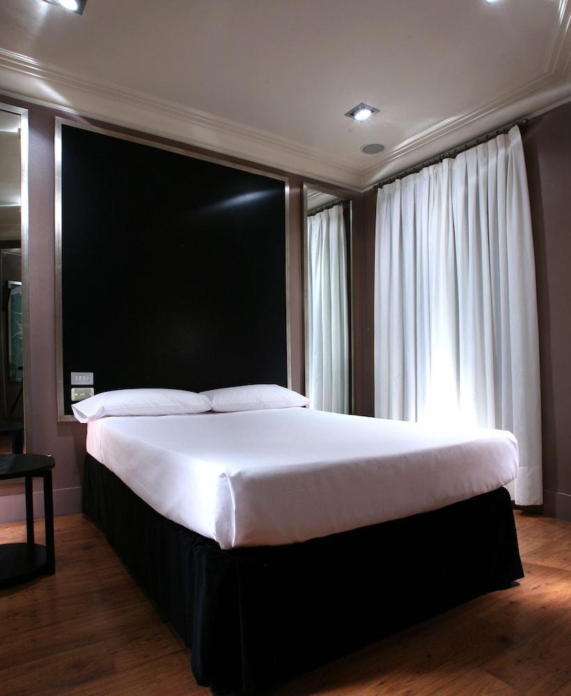 Отель La Franca Travellers Adults Only Барселона Экстерьер фото